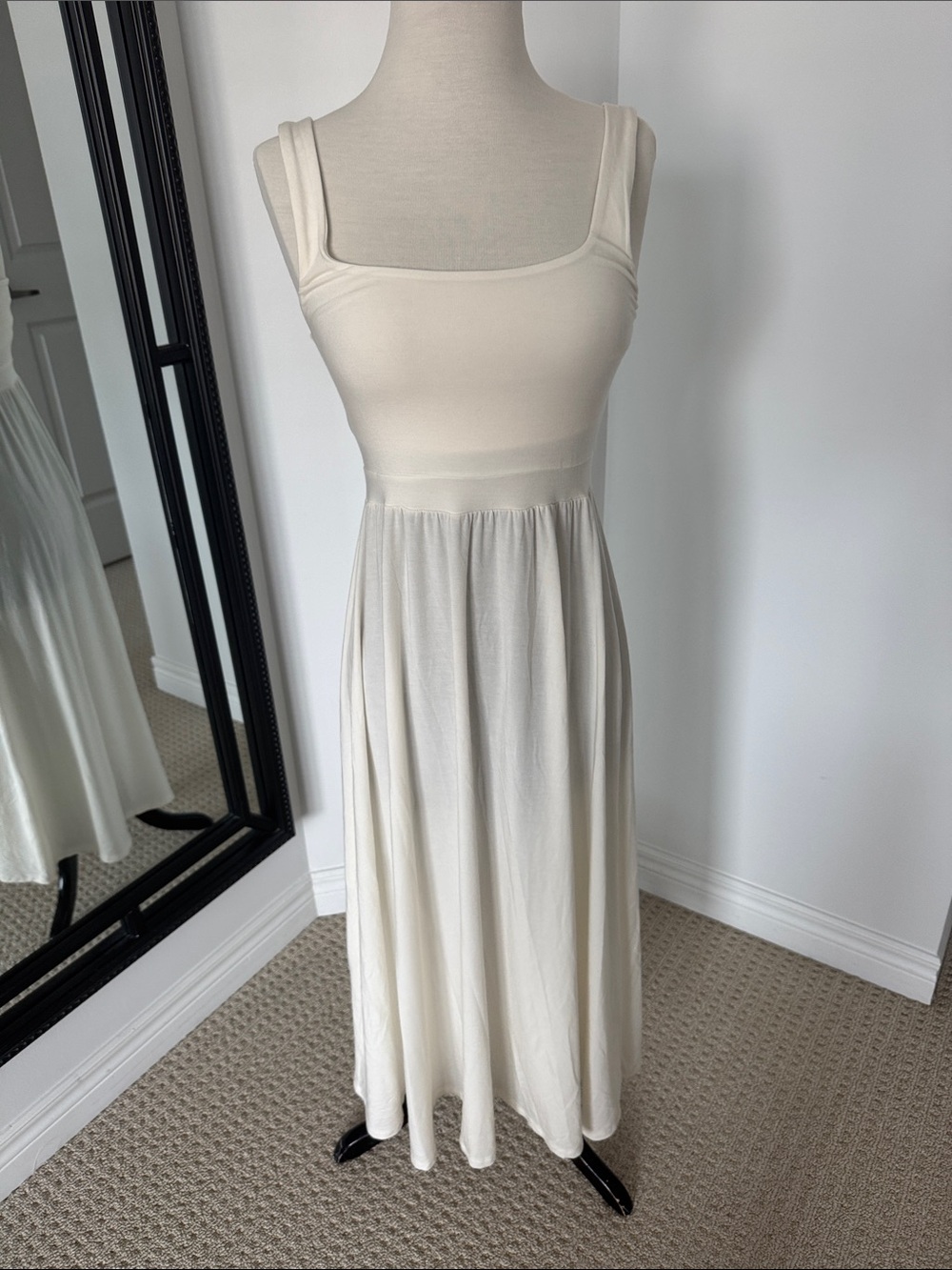 Aritzia Wilfred  Market Birch Scoop-Neck Sleeveless Maxi Dress size small euc